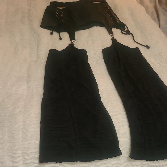 Black Lace-Up Garter Skirt Set - Picture 2 of 6